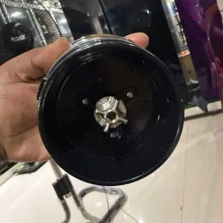Walton Megatron 1700W mixer grinder jar underside showing the metal coupler and blade base